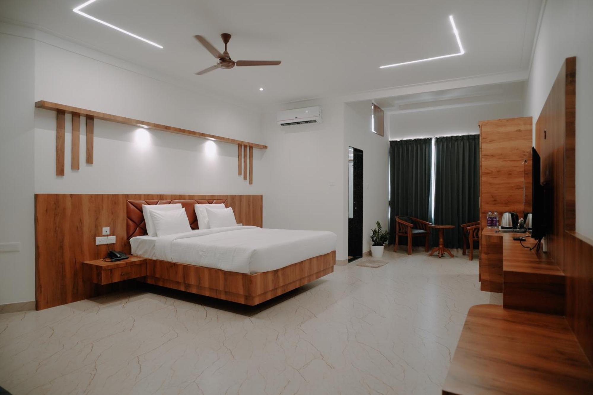 Shambhavi Hotel And Convention Centre Udupi Exterior foto